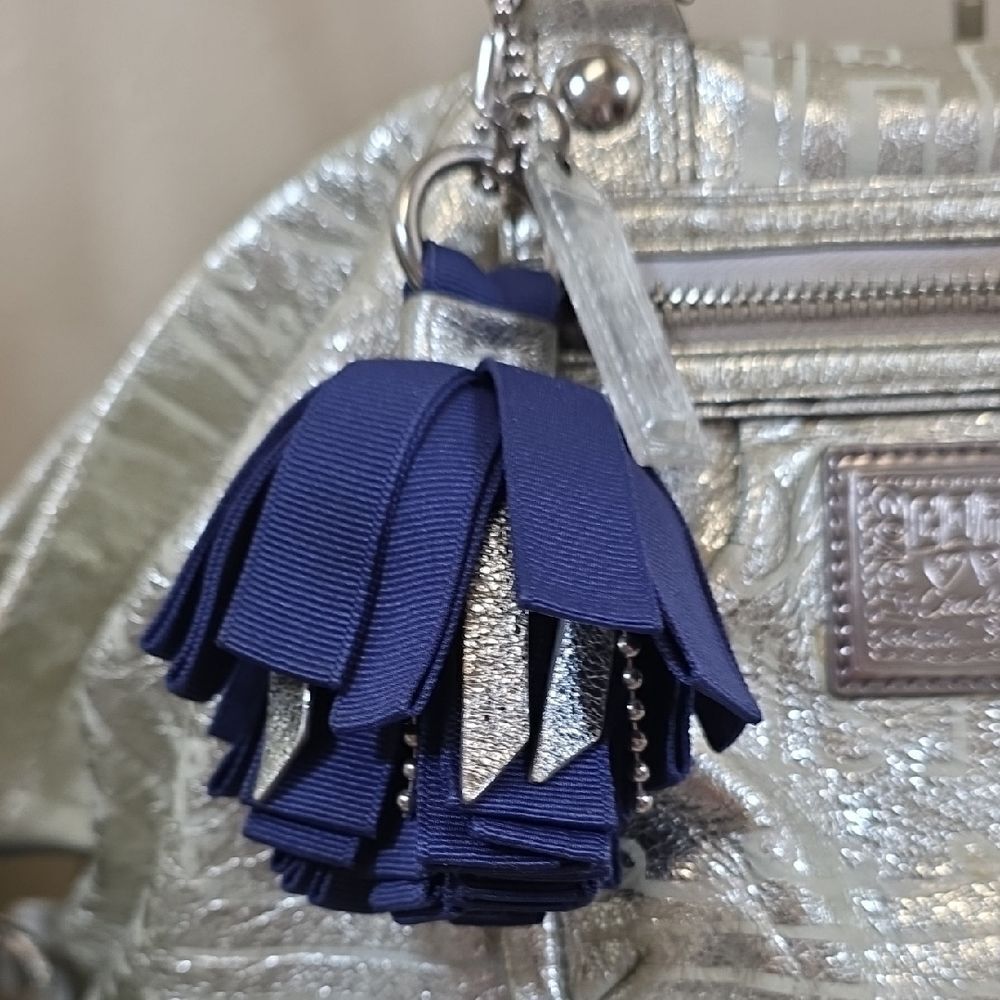 Coach RARE Poppy Storypatch Collectible XL - Picture 3 of 16